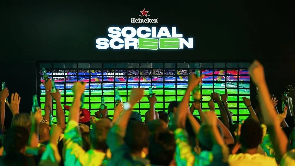 Heineken Social Screen — fans taking part in the live installation